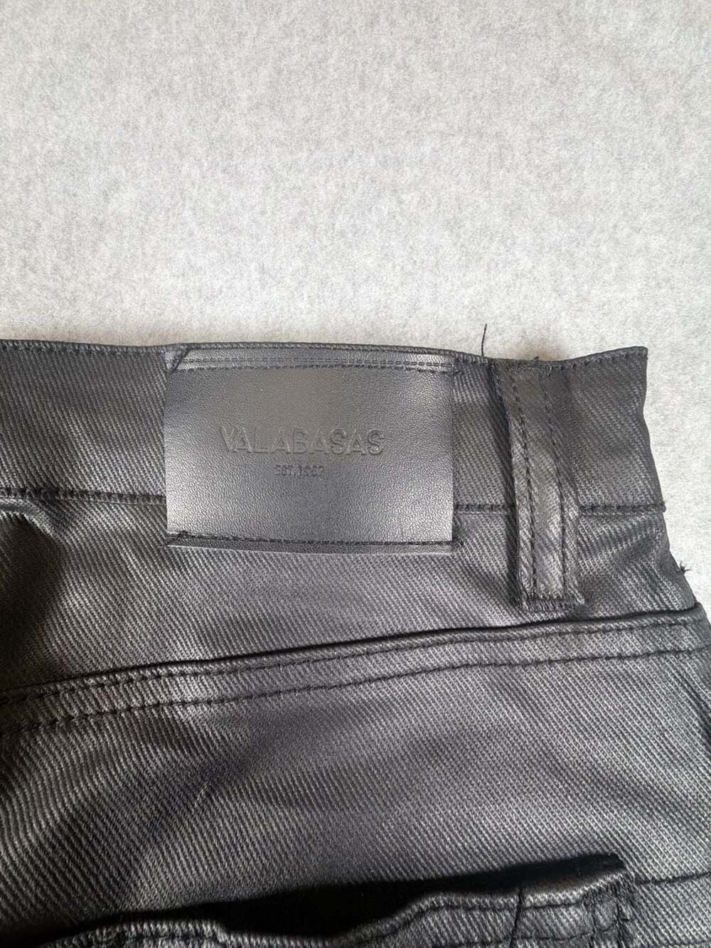 Valabasas Black Coated Pleated Biker Jeans Size 30 - Picture 11 of 11